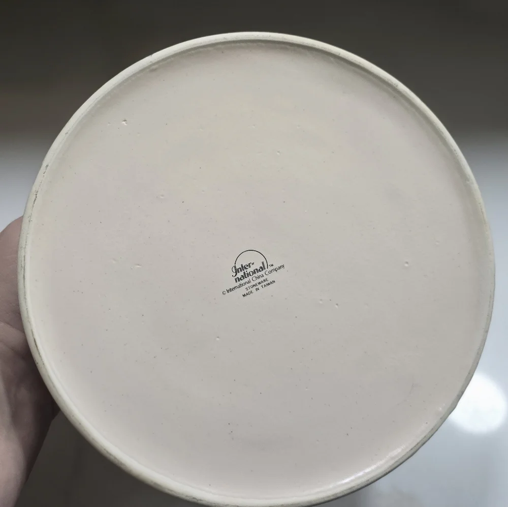 Vintage Stoneware 1.5 Qt. Pueblo Zuni Pattern Casserole Dish With Lid